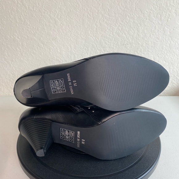 Ashro Asymmetrical Stud Bootie Women’s New 8M - Picture 3 of 6